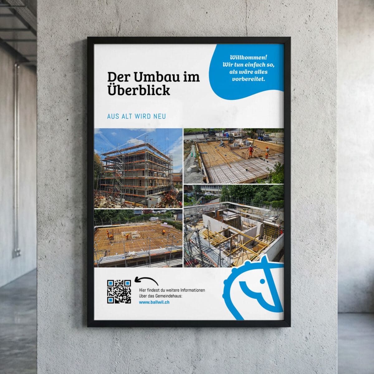 gerahmtes baustellenplakat «der umbau im überblick» der gemeinde ballwil an einer betonwand
