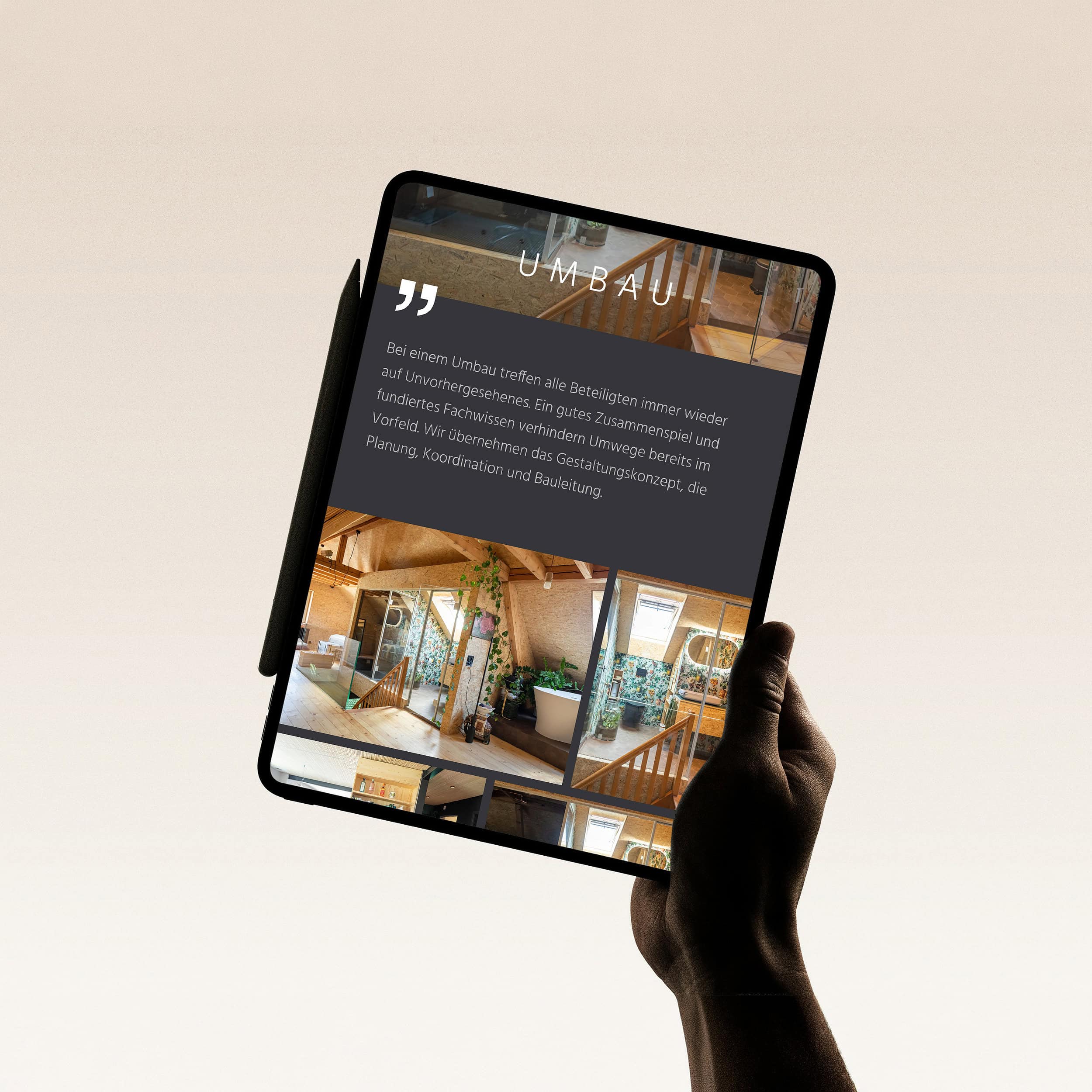 hand hält ein tablet mit der seite «umbau» der schreinerey